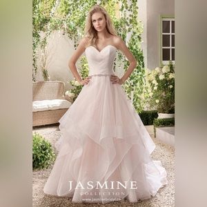 Gorgeous Shell Pink wedding dress by Jasmine with tags plus finger tip veil.